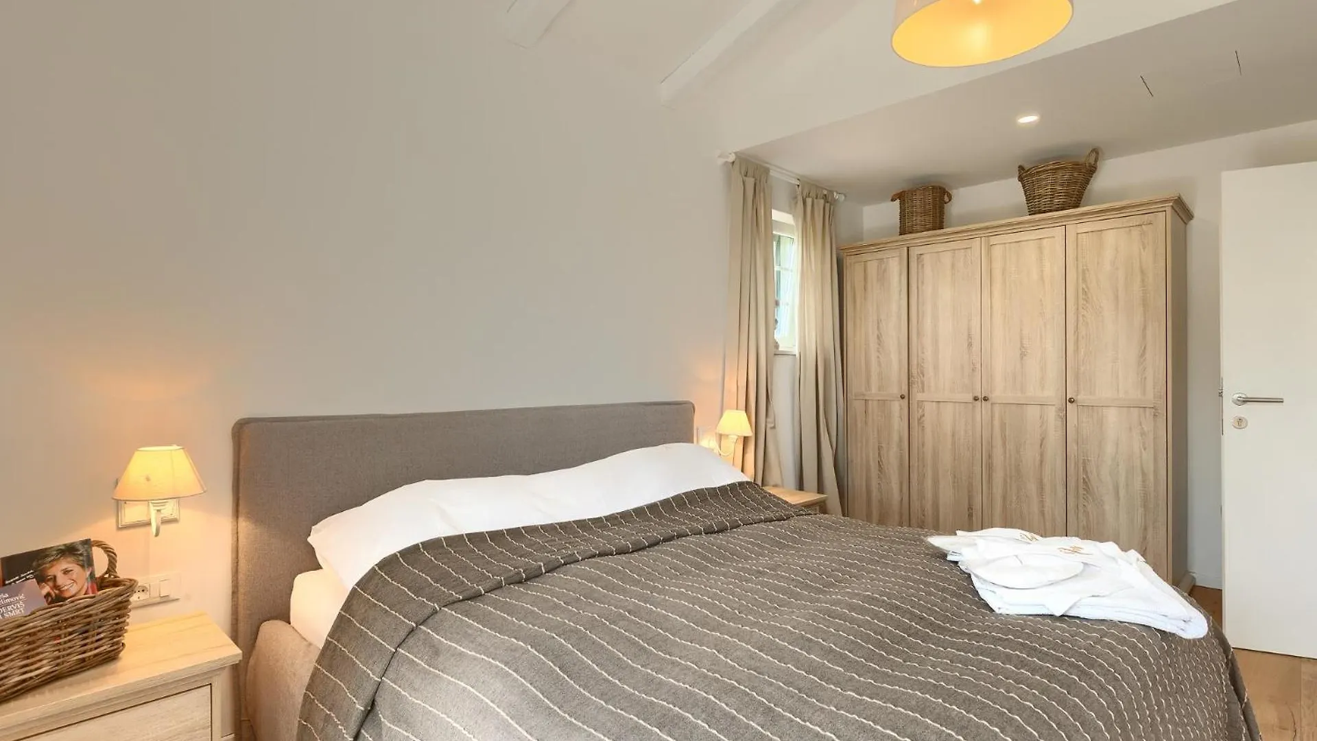 Beautiful Villa Village With Tennis Court In Tinj Tinjan