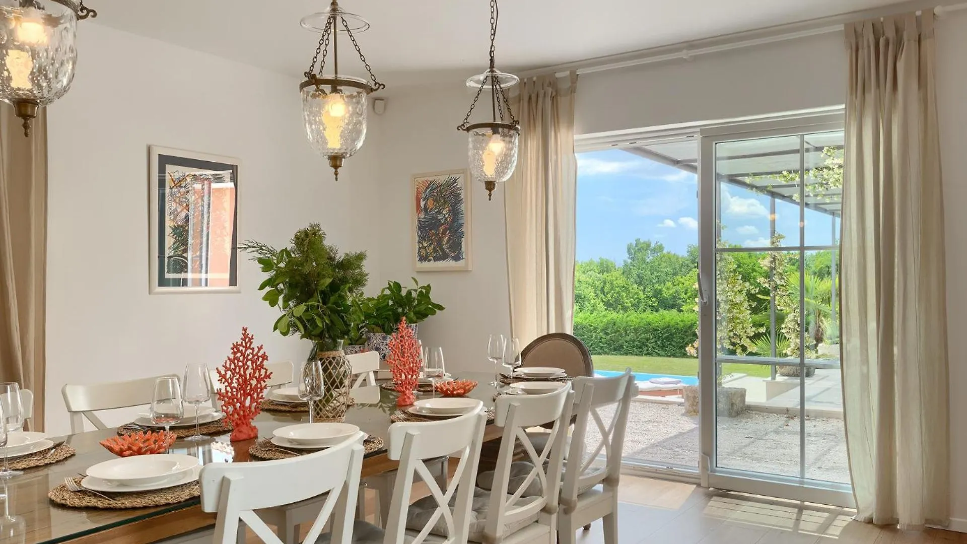 Beautiful Villa Village With Tennis Court In Tinj Tinjan