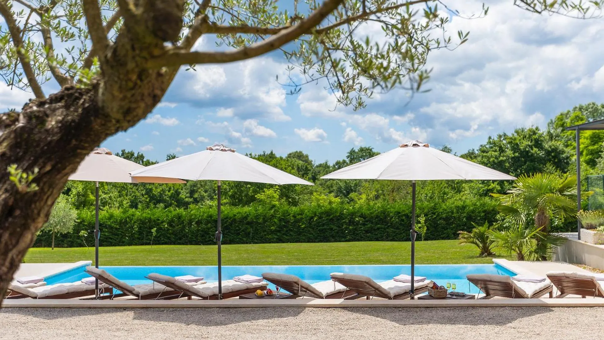 Beautiful Villa Village With Tennis Court In Tinj Tinjan Croatia