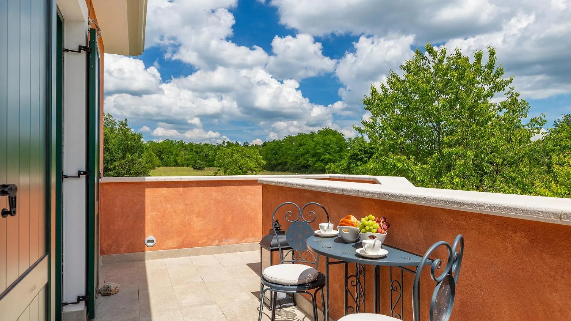 Beautiful Villa Village With Tennis Court In Tinj Tinjan